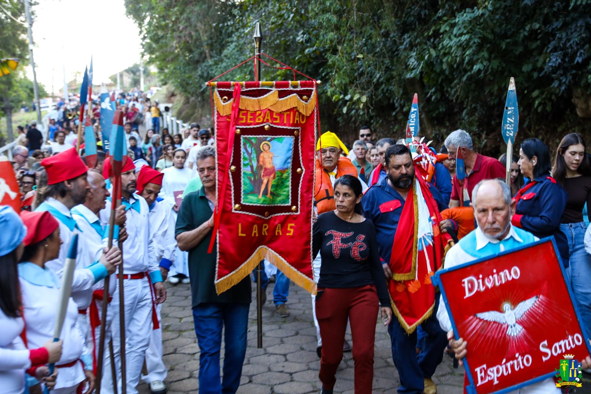 Promessa feita durante surto de febre amarela deu origem à Festa do Divino e mantém peregrinação de canoas pelo Rio Tietê
