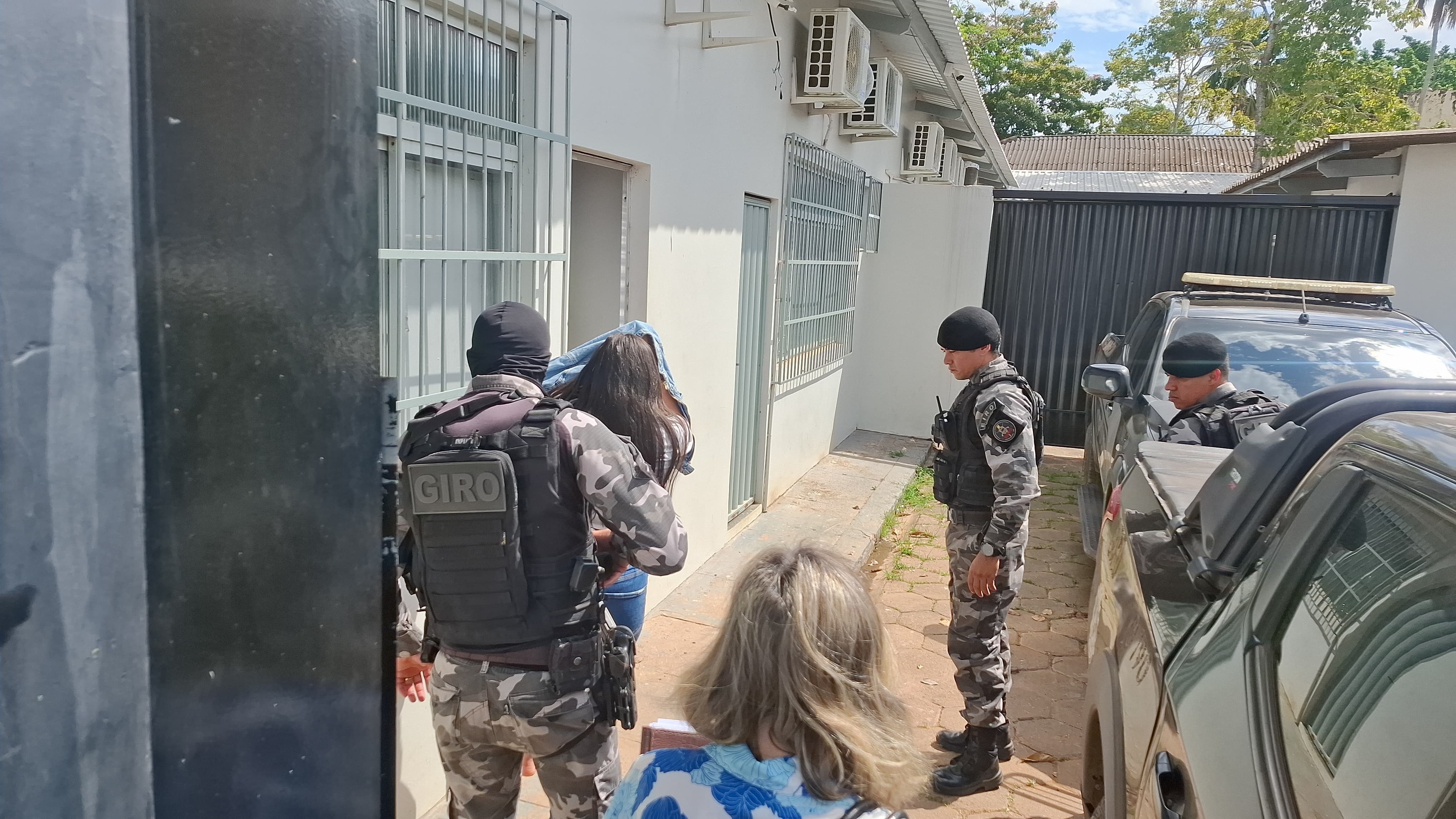 Mulheres são presas por se passarem por funcionárias de agências bancárias para aplicar golpes via PIX no Acre