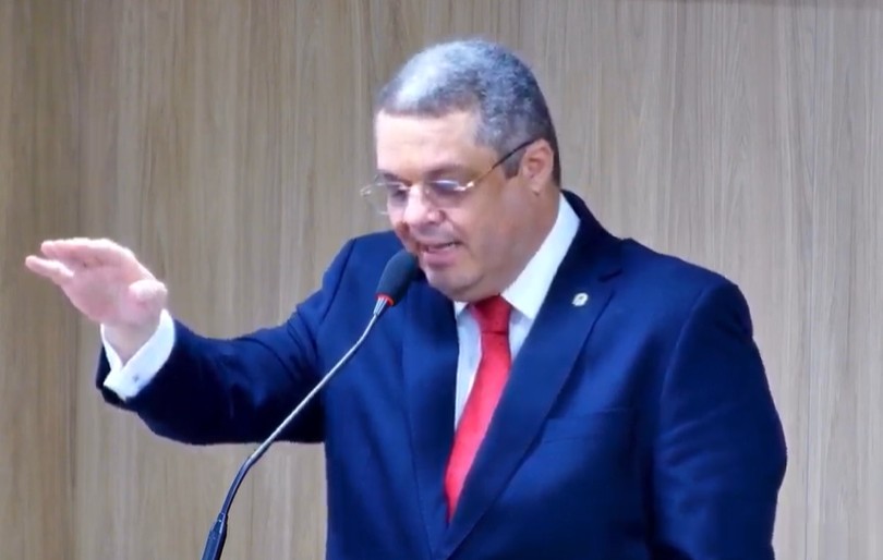 Edvaldo Neto, presidente da Câmara Municipal, toma posse como prefeito interino de Cabedelo, na Paraíba