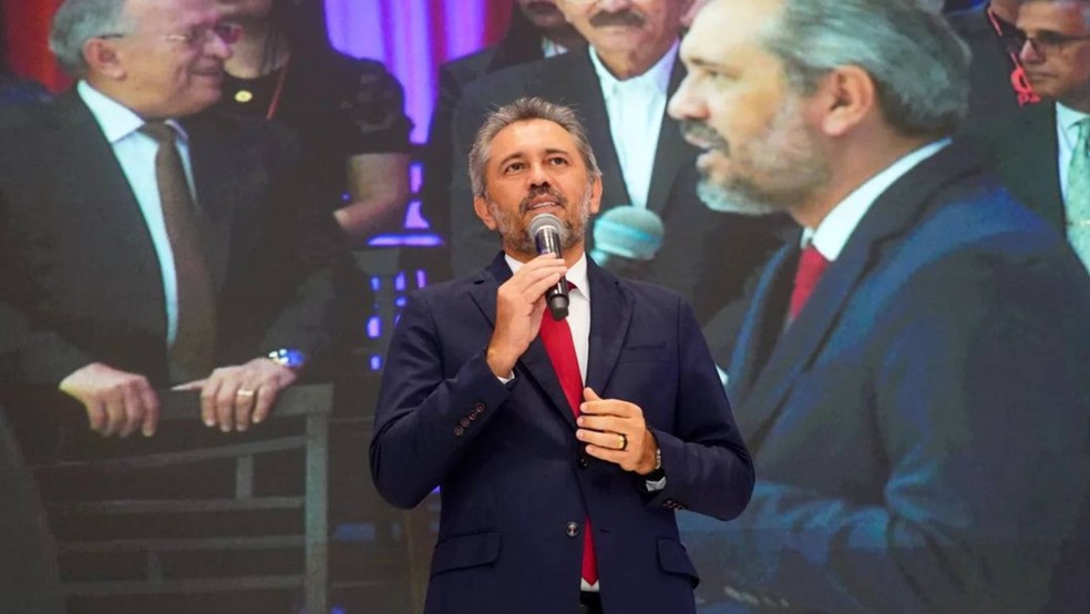 Governador Elmano de Freitas no 3º Congresso Ceará Pentecostal, onde prometeu colocar bíblias nas escolas — Foto: Reprodução