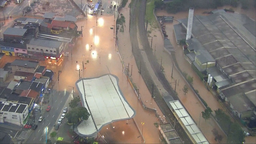 Alagamento na capital paulista — Foto: Reprodução/TV Globo