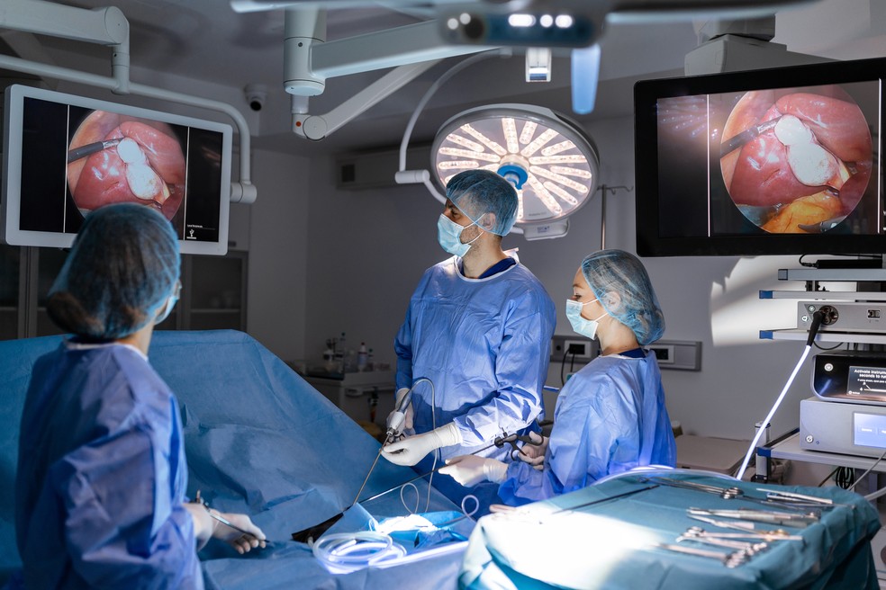 Por que pacientes precisam se curar do alcoolismo antes de fazer a cirurgia bariátrica? — Foto: Adobe Stock