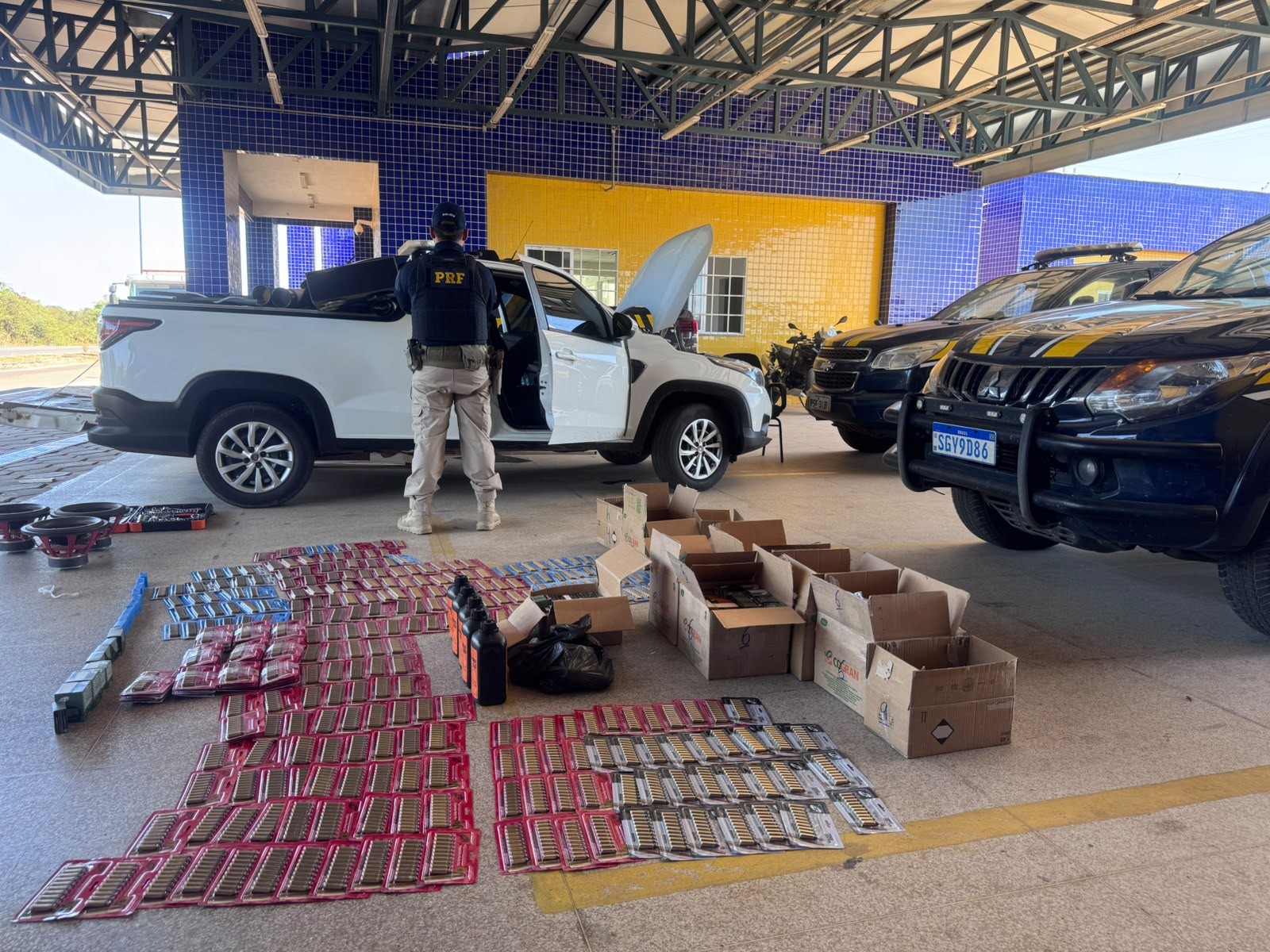 PRF apreende quase 7 mil munições escondidas em veículo na BR-226, em Barra do Corda