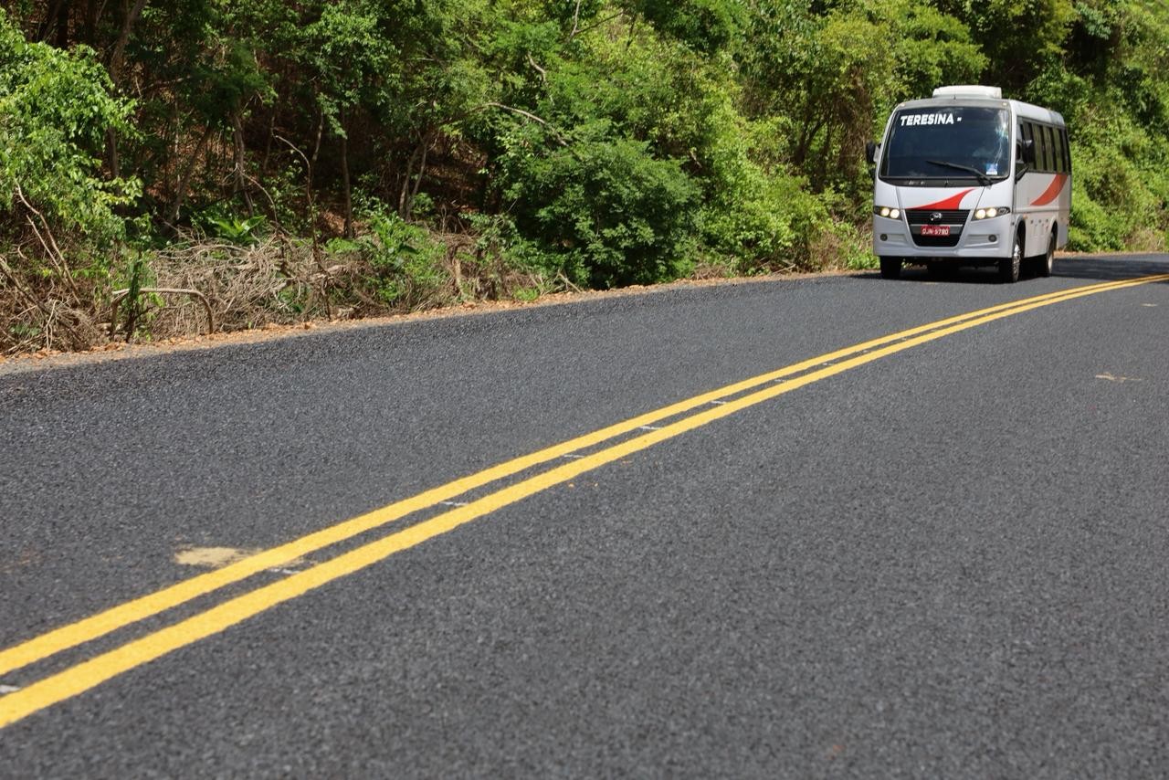 PI-353 entre Nazária e Curralinhos recebe últimos ajustes do Governo do Piauí