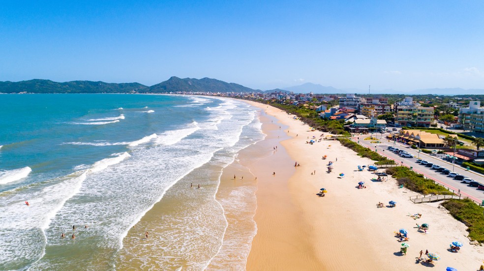 Praia do Mariscal, em Bombinhas, no Litoral Norte catarinense — Foto: Prefeitura de Bombinhas/Divulgação