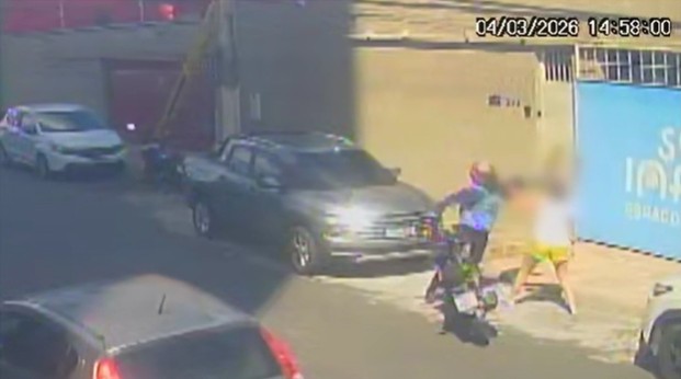 Homem é preso suspeito de assaltar mulher e agredi-la com capacete em Manaus