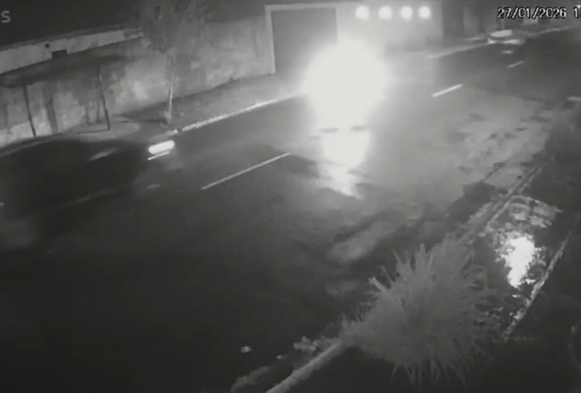 Batida entre moto e carro mata idoso em Campo Grande; câmeras registraram acidente