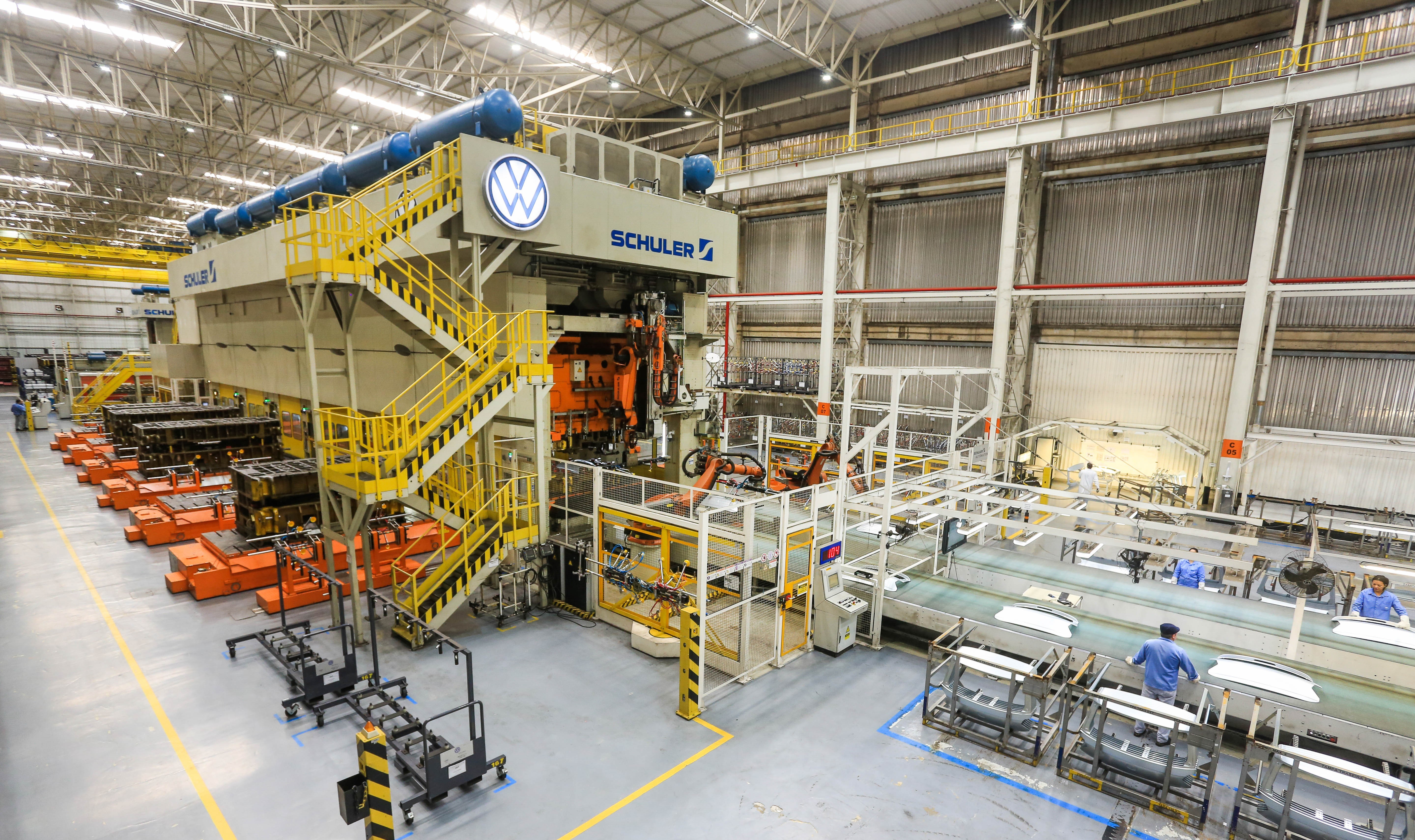 Linha de montagem da fábrica da Volkswagen em Taubaté (SP)