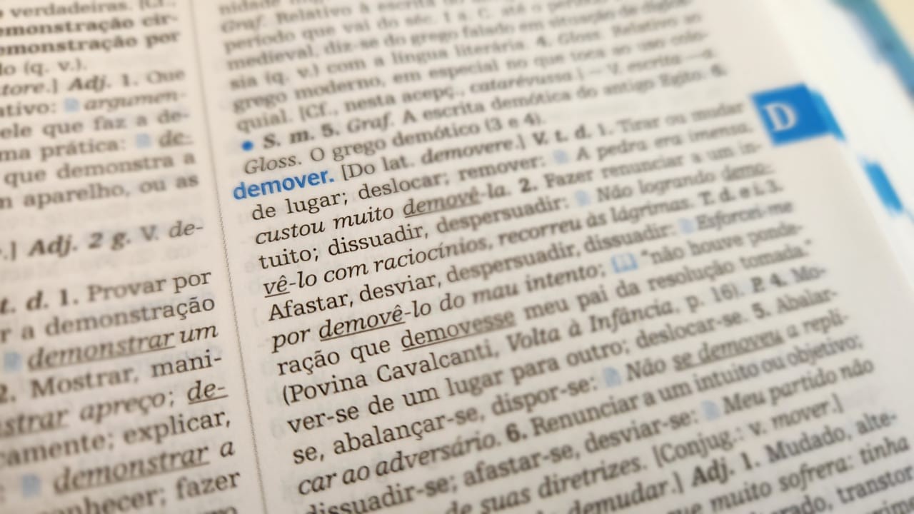 Demover: qual o significado do verbo usado por advogado e como uso em julgamento liga ex-presidente a golpe