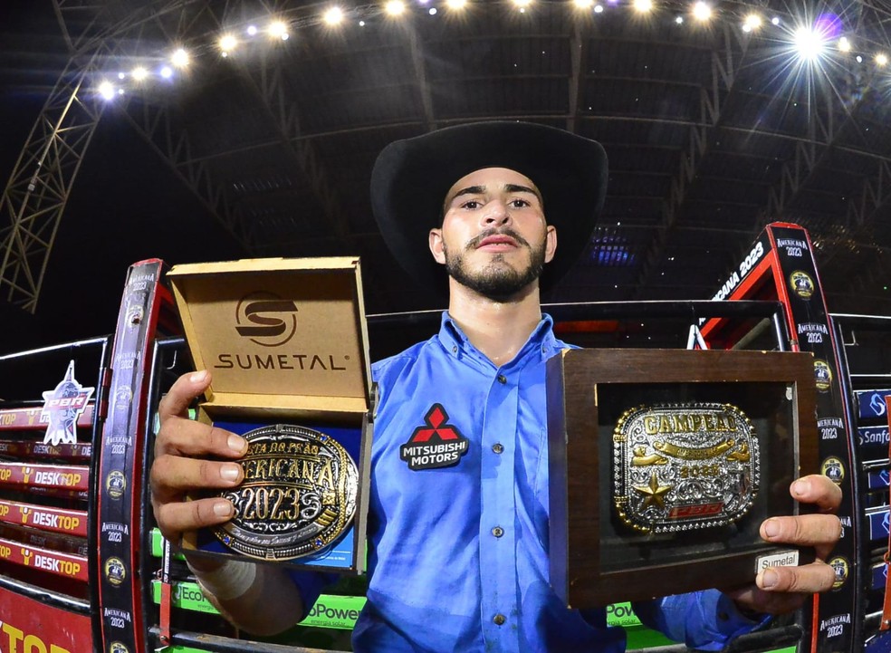 João Lucas Campos, campeão da montaria em touro em Americana — Foto: Júlio César Costa/g1