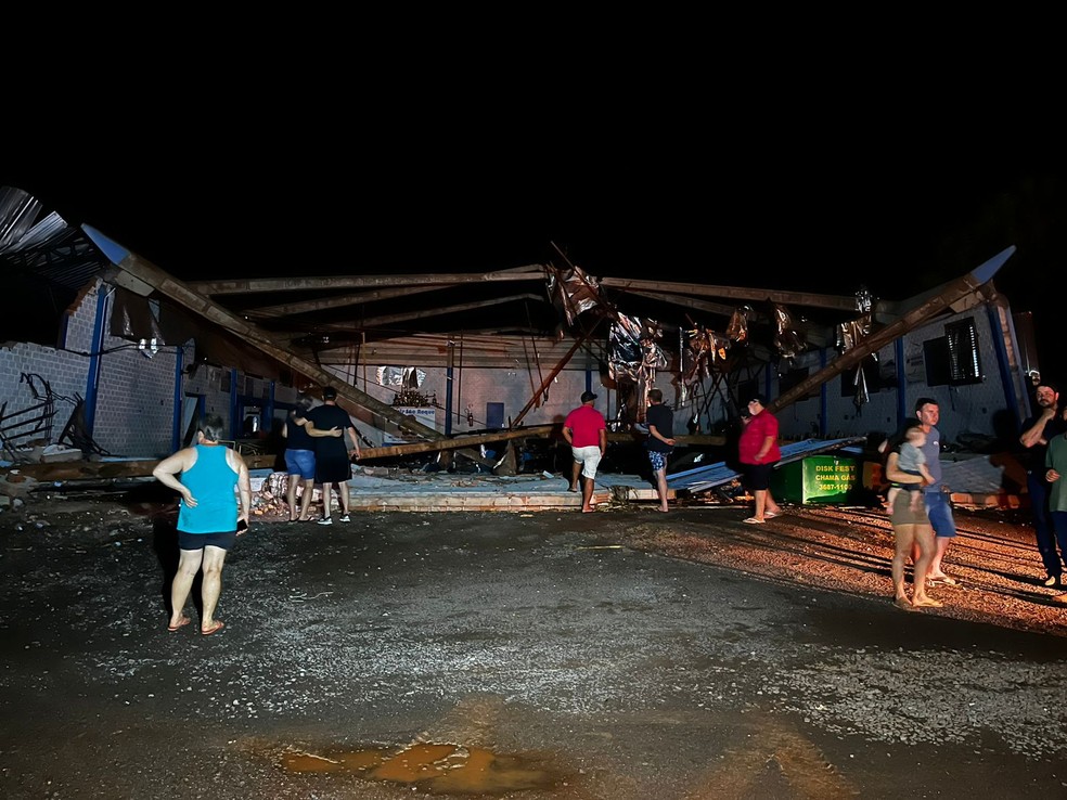 Centro comunitário fica destruído após temporal, em Maripá — Foto: Portal Nova Santa Rosa