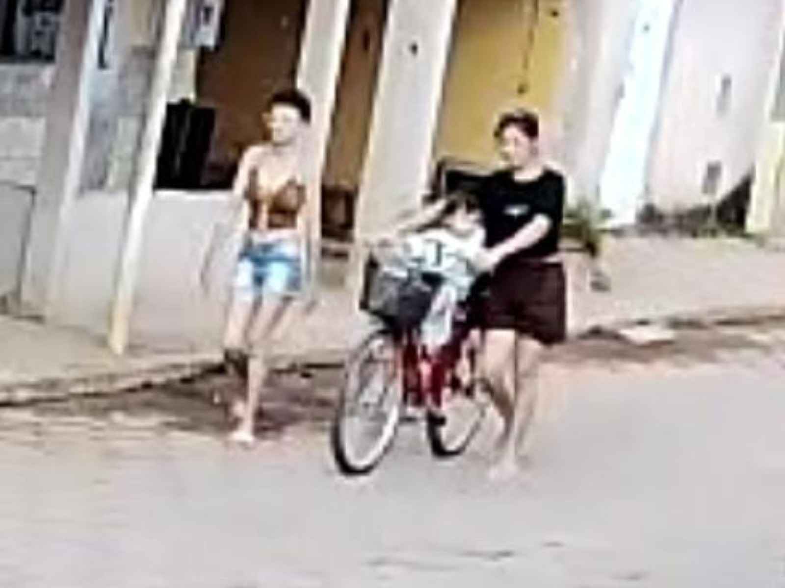 Jovem com deficiência auditiva desaparece com os dois filhos em Pocrane e é vista no interior de SP