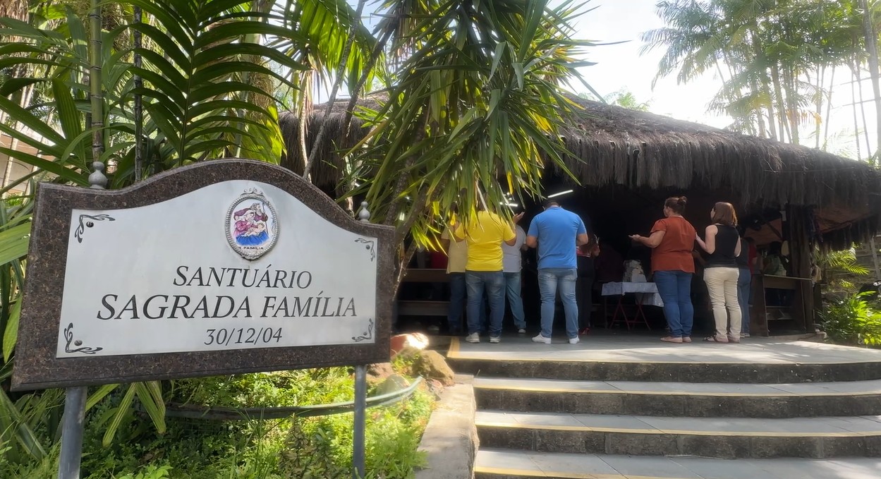 
Ofertas do Santuário Sagrada Família em 2025 são doadas à Casa das Crianças durante missa em Manaus