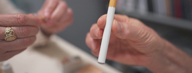 Primeira geração do cigarro eletrônico, também conhecido como vape. — Foto: Reprodução/Profissão Repórter