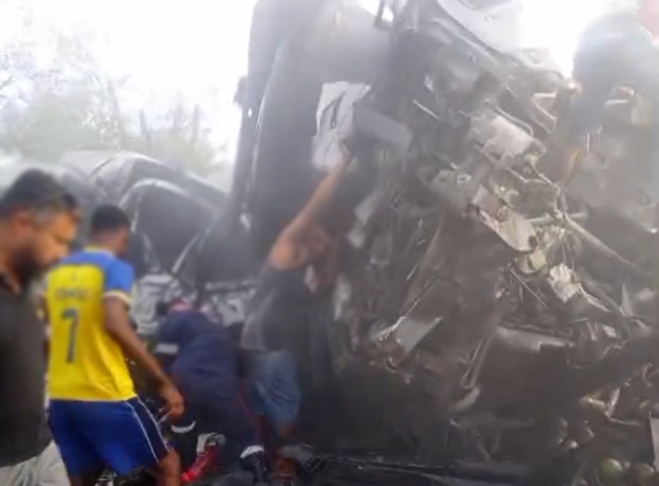 Motorista de caminhão envolvido em acidente com 16 mortos na Bahia tem prisão preventiva decretada pela Justiça