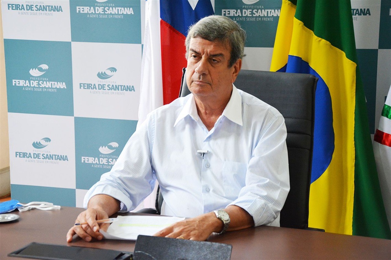 TCM multa ex-prefeito de Feira de Santana por superfaturamento em contratos de saúde
