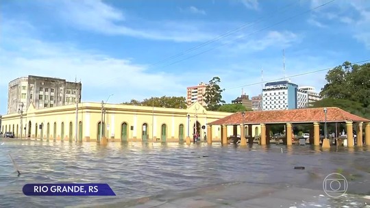 Governo investiu 7 vezes mais na recuperação que na prevenção de desastres no RS - Programa: Jornal da Globo 