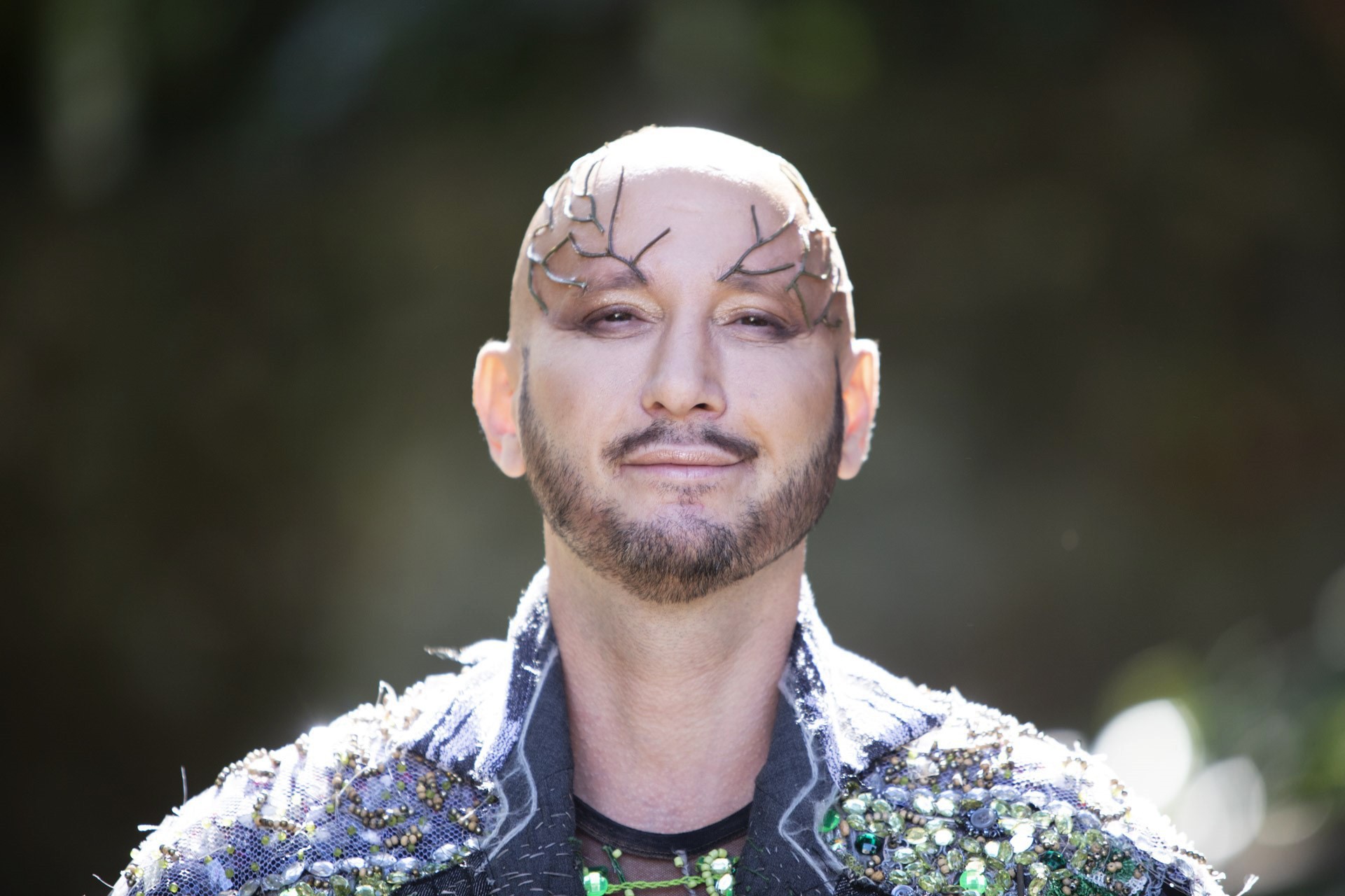 João Fênix fricciona os timbres da voz andrógina em álbum gravado ao vivo em show com o violonista Jaime Alem