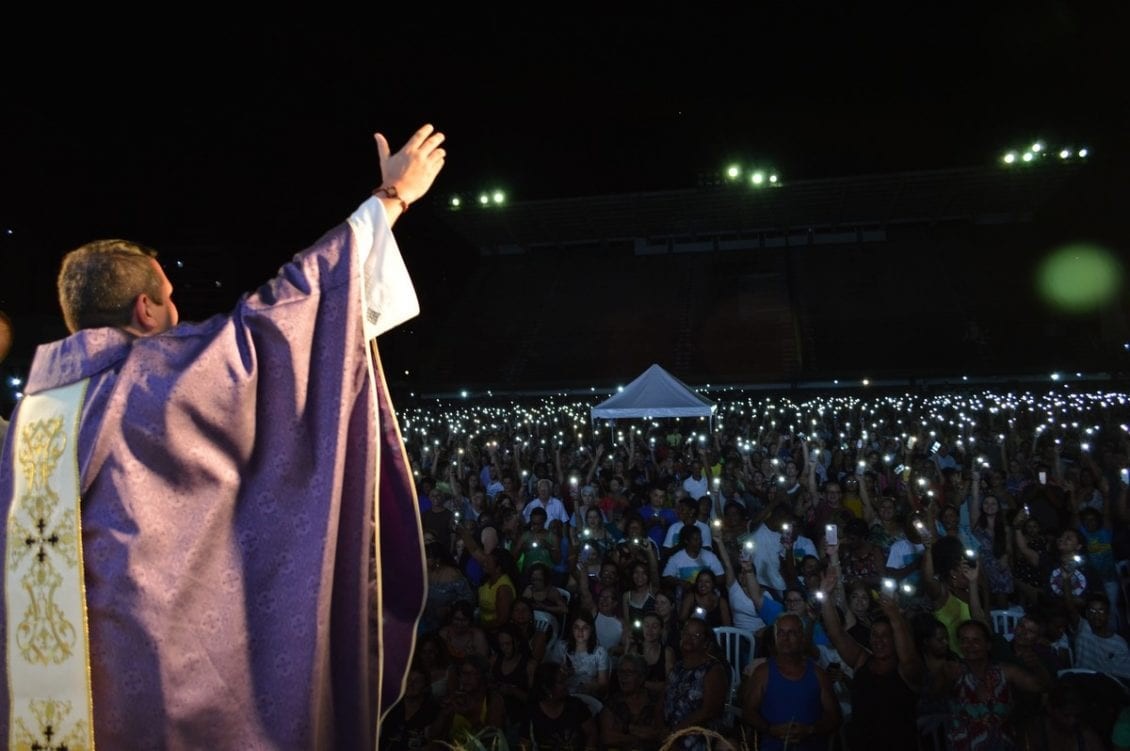 Missa do Impossível com padre Pierre deve reunir 40 mil fiéis em Juiz de Fora nesta terça; veja detalhes