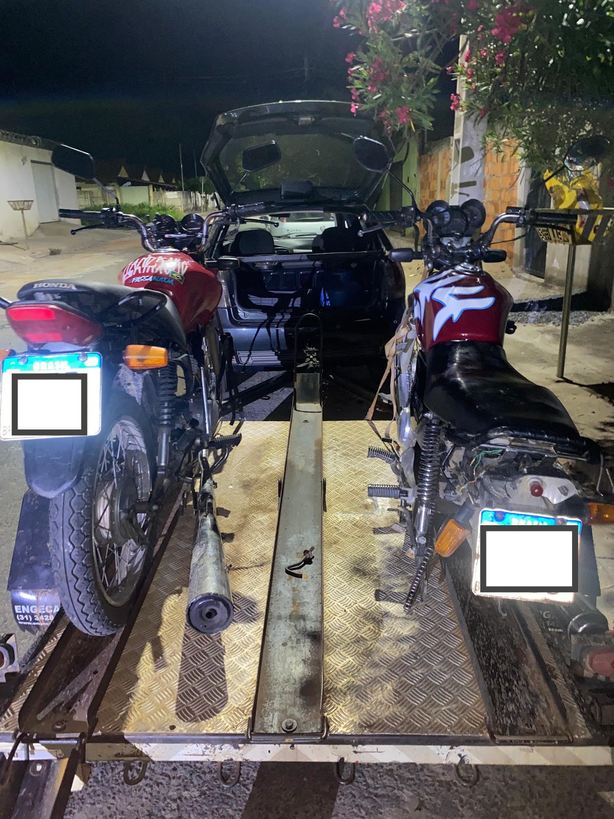 Suspeito de furtar motocicleta é preso enquanto trocava peças de moto em uma casa, em Curvelo; um casal também foi preso