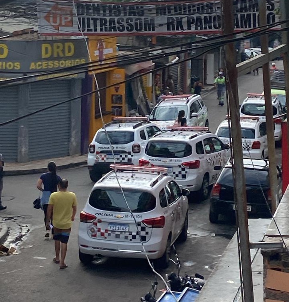 Presença de várias viaturas da Polícia Militar em Paraisópolis, Zona Sul de SP, na manhã desta quarta-feira (17). — Foto: Acervo pessoal