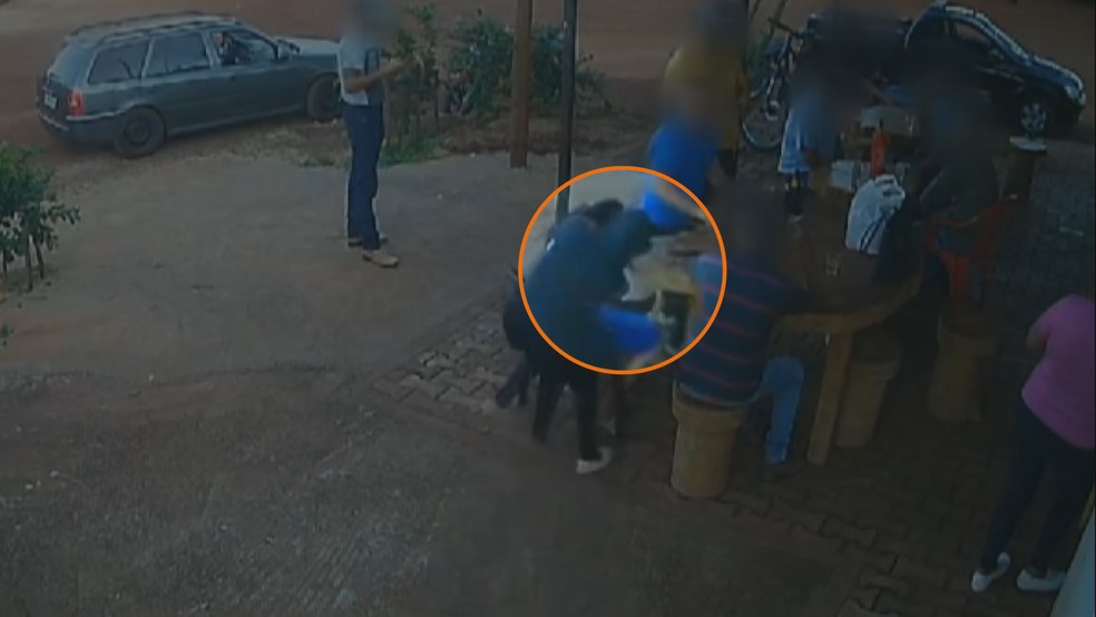 Jovem é morta a facadas após esposa ver vítima com marido no Paraná, diz polícia — Foto: Reprodução g1