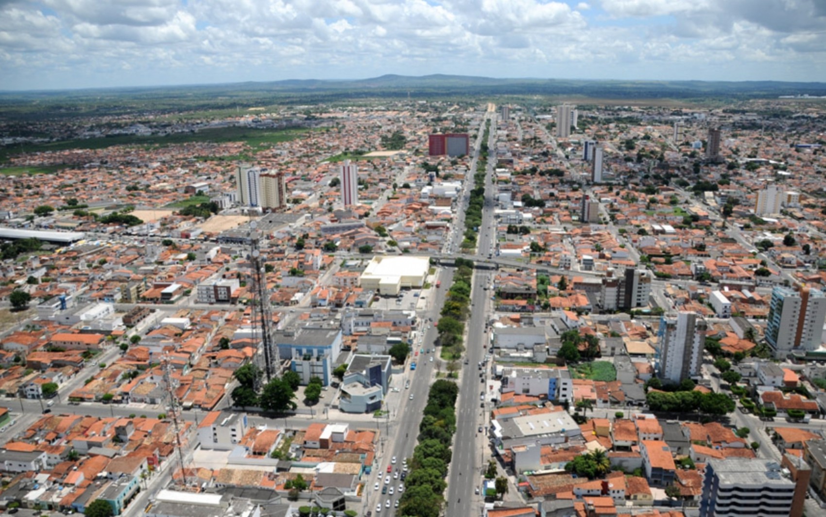 Prefeitura desapropria 17 terrenos para ampliar avenida em Feira de Santana; proprietários devem procurar secretaria