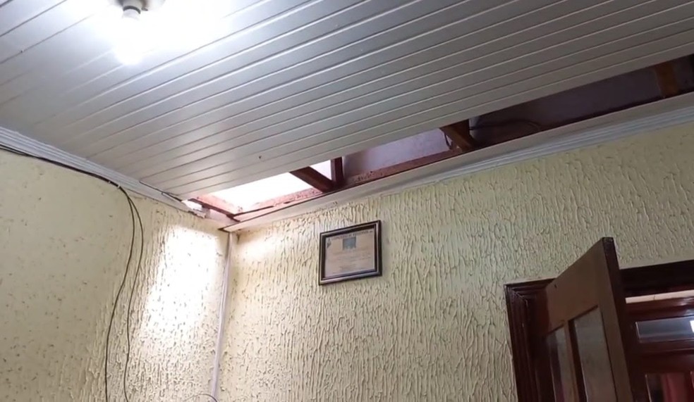 Em dois casos, as invasões de igrejas em Itacoatiara, interior do AM, ocorreram pelo telhado dos prédios. — Foto: Divulgação