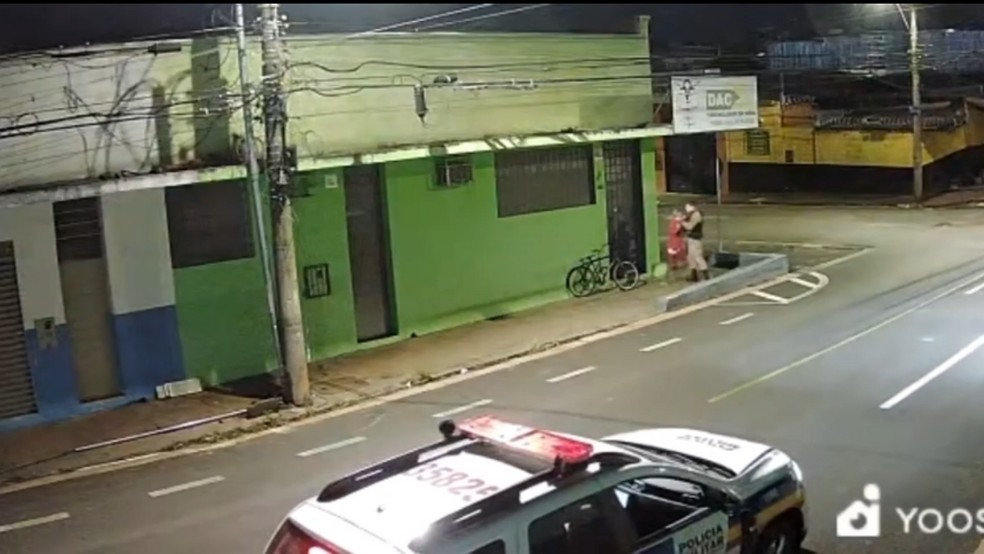 VÍDEO: Bandidos se dão mal e são surpreendidos pela polícia durante furto de fios no Bairro Bom Jesus, em Uberlândia