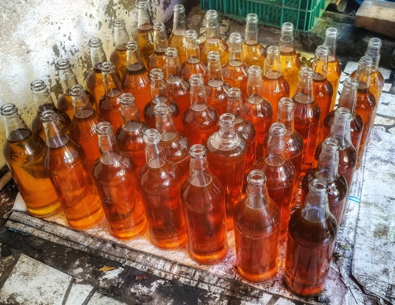 Polícia identifica fábrica clandestina de mel artificial em casa abandonada 