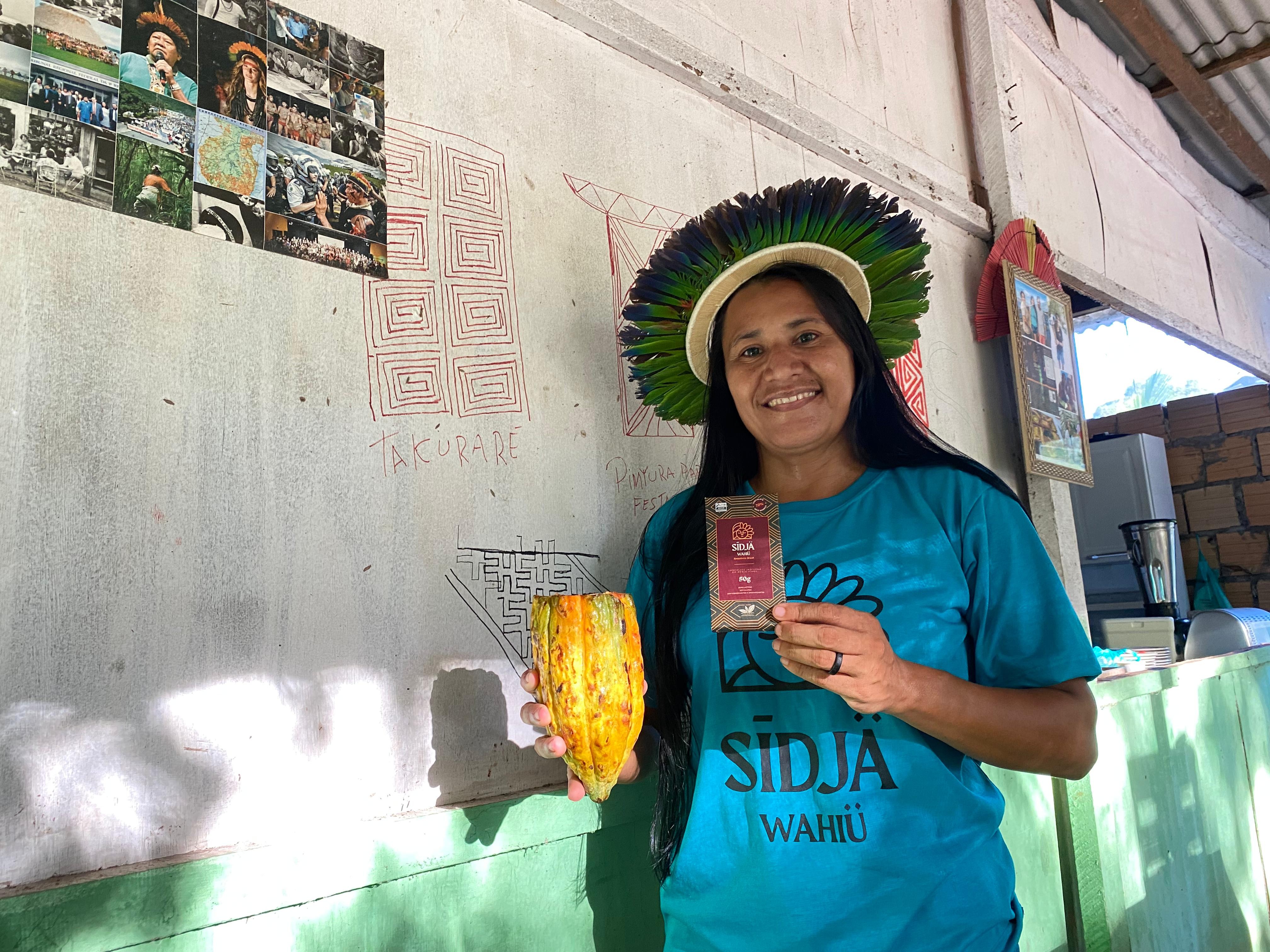 Fruticultura, cura e ancestralidade: liderança do Xingu vence depressão e transforma legado do avô no primeiro chocolate indígena da região