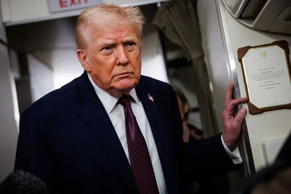 Trump afirma que as forças armadas dos EUA estão analisando "opções muito fortes" no Irã. — Foto: Getty Images via BBC