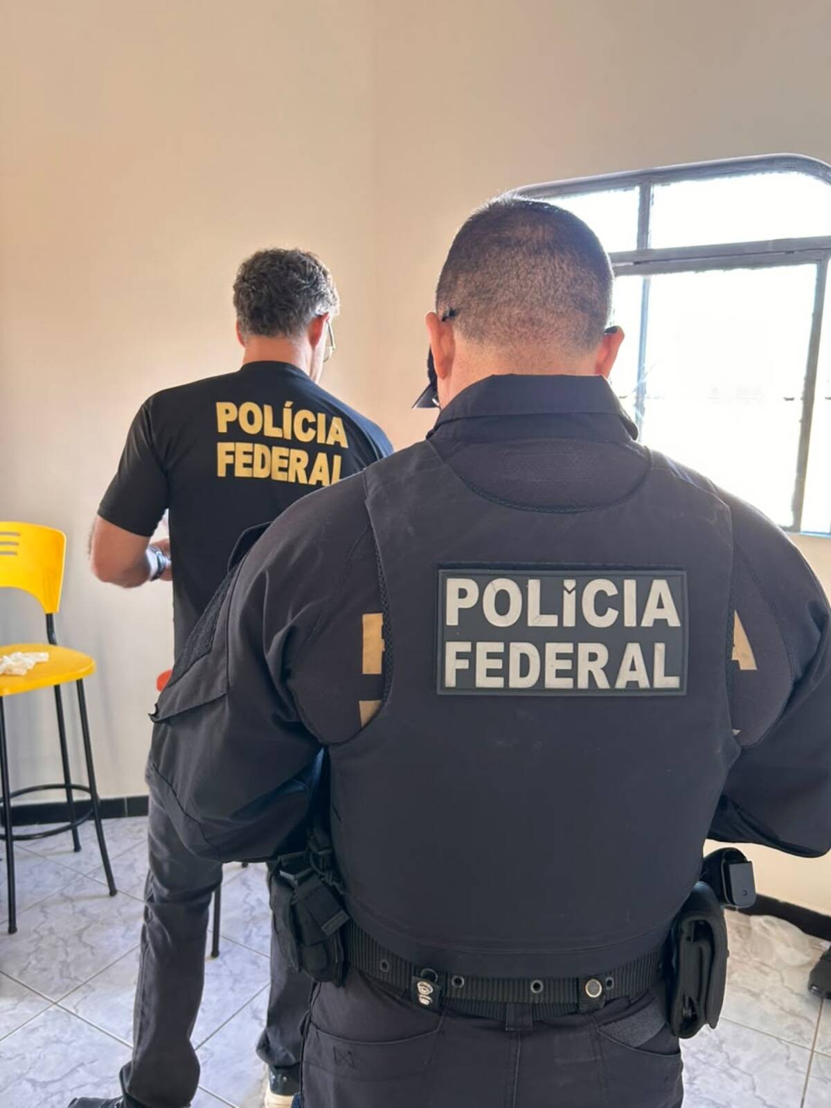 PF prende em flagrante suspeito de armazenar arquivos de violência sexual contra crianças e adolescentes em Janaúba