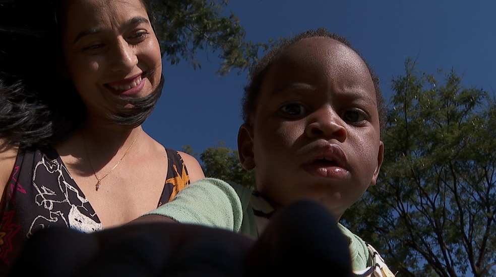 Luís Palazzolo, de um ano, foi adotado no Malawi por família de Ribeirão Preto, SP — Foto: Reprodução/EPTV