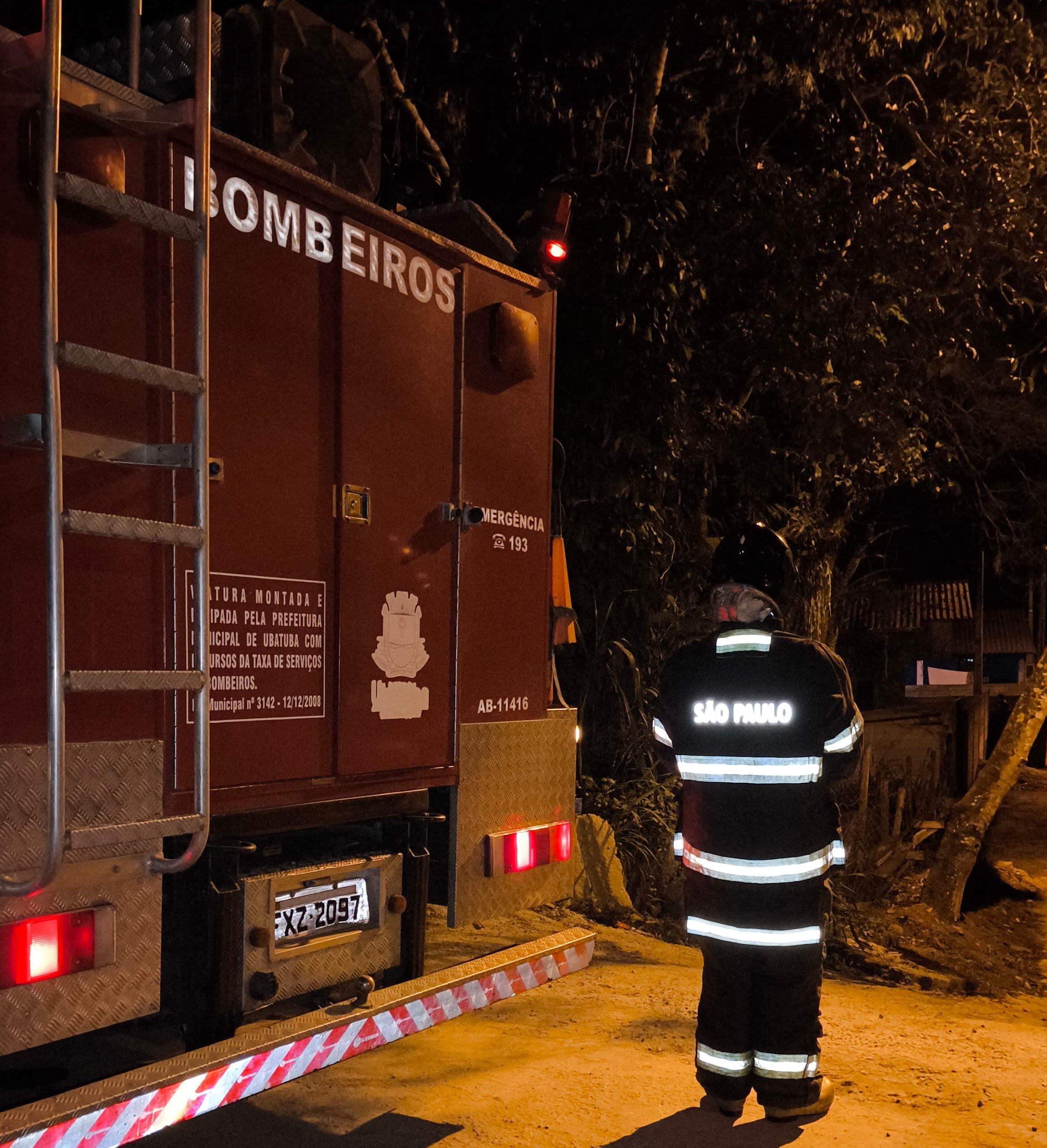 Incêndio destrói casa e deixa morador ferido em Ubatuba