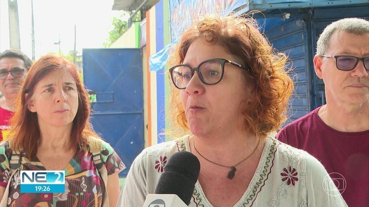 Claudia Ribeiro faz panfletagem no Recife e promete fazer concursos ...