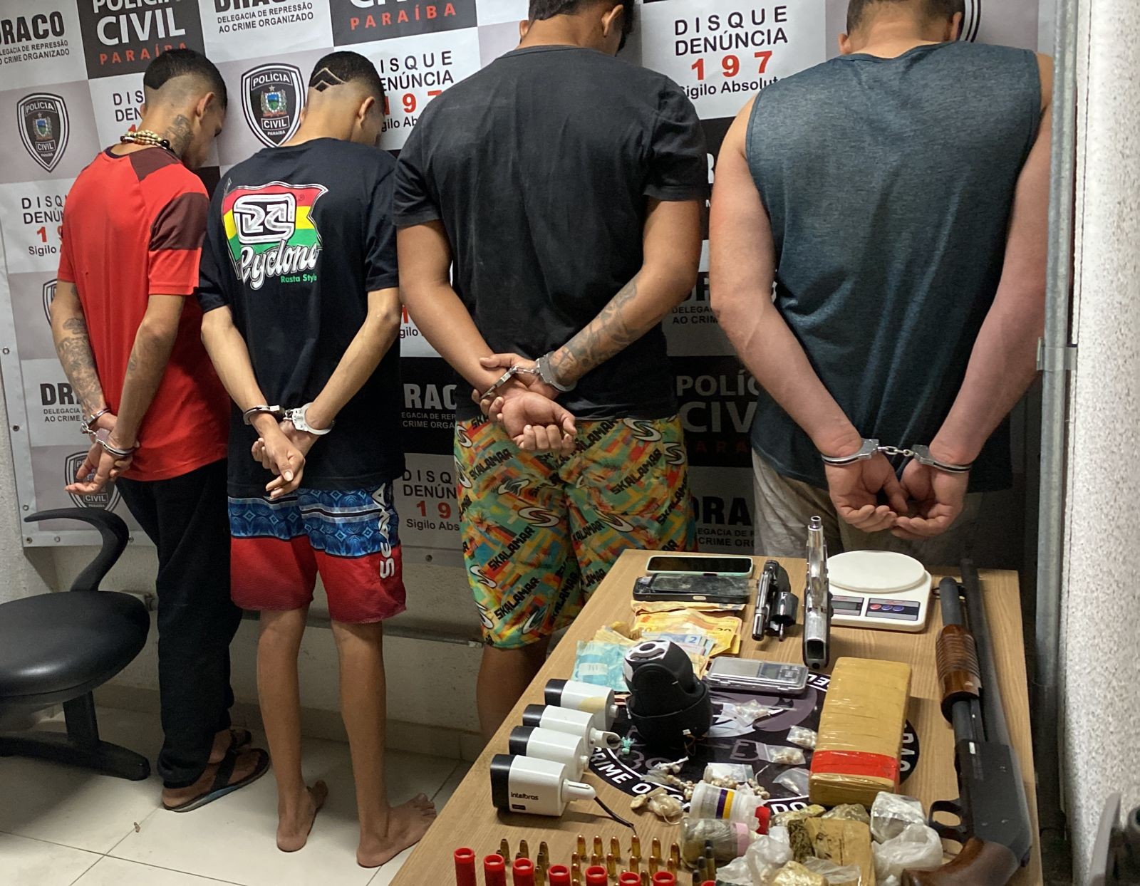 Operação prende homens suspeitos de de participação em facção criminosa em Cabedelo, PB