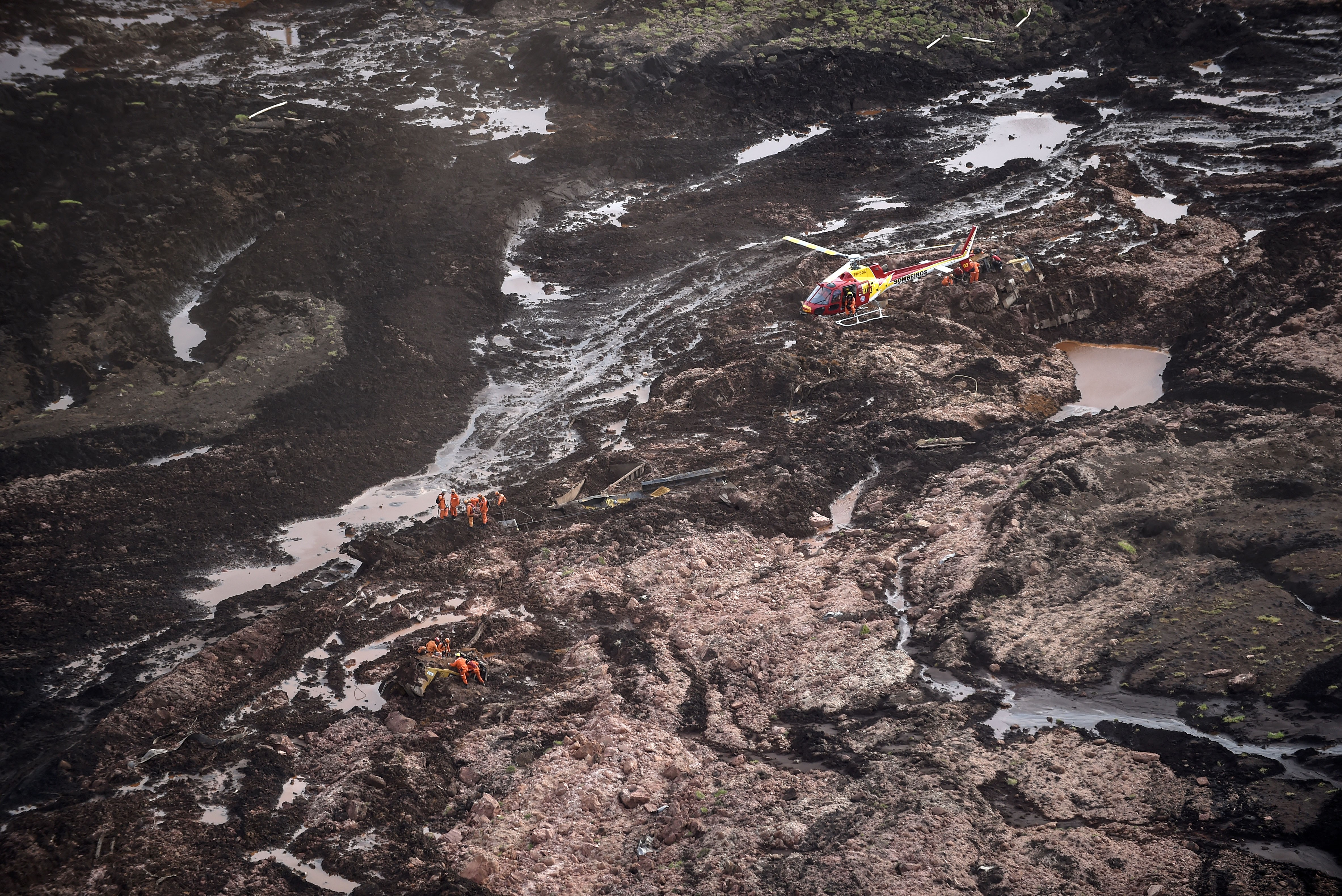 Brumadinho: 6 anos após tragédia, bombeiros encontram segmentos de possível vítima; três seguem desaparecidas