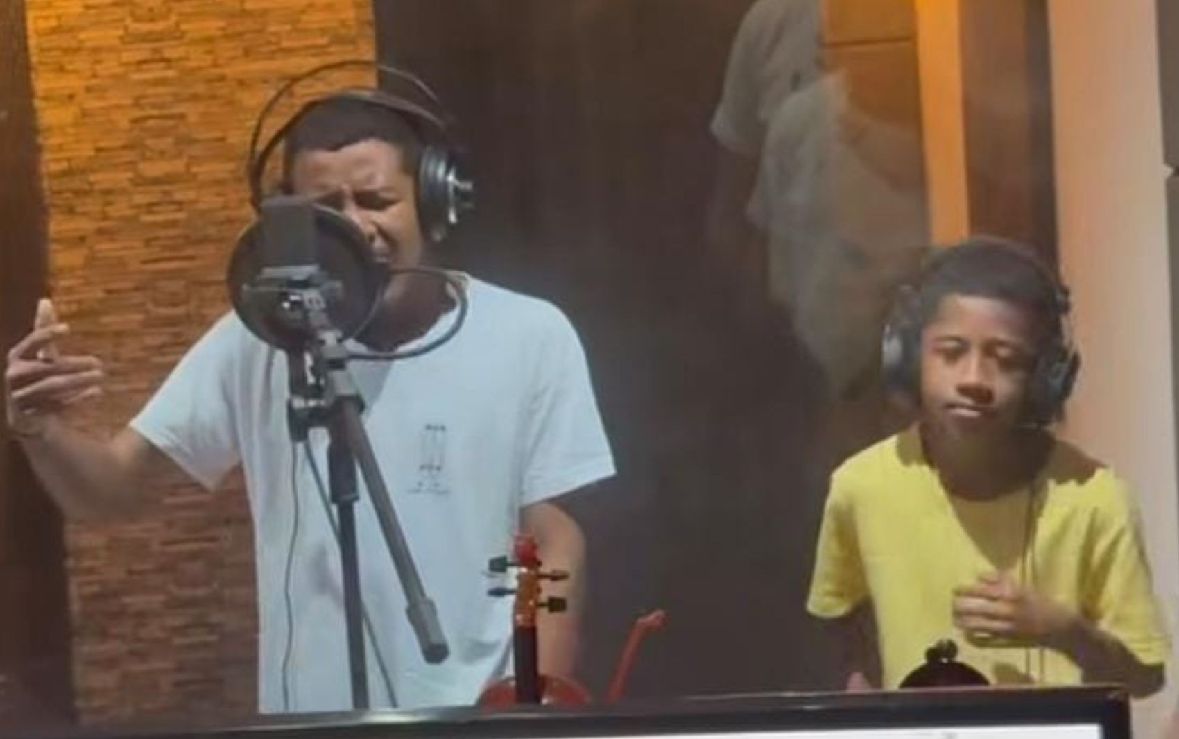 Dupla Samuel e Mateus sonhava em cantar com Pablo e Toque Dez: 'Estavam empolgados e felizes', lamenta primo