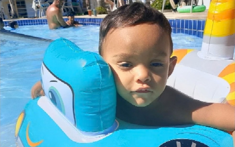 Zayon Cássio Rodrigues Nogueira, de 2 anos, morreu após o carro em que estava bater e capotar, em Goiânia — Foto: Reprodução/TV Anhanguera