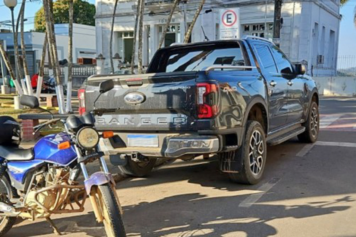 Caminhonete de luxo comprada por Prefeitura em MG e avaliada em R$ 350 mil é sequestrada pela Justiça