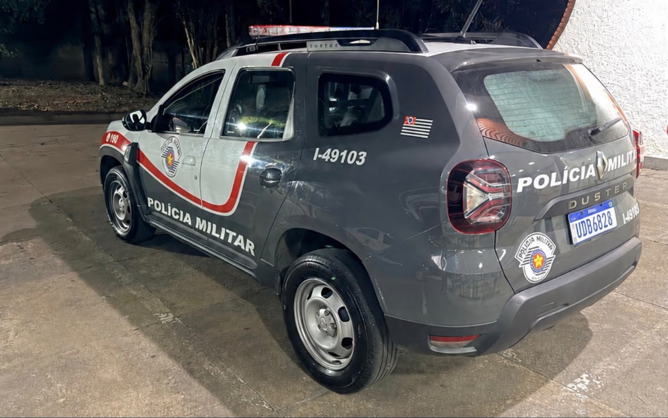 Homem é preso com mais de 3 kg de drogas e danifica compartimento de viatura da PM em Jundiaí
