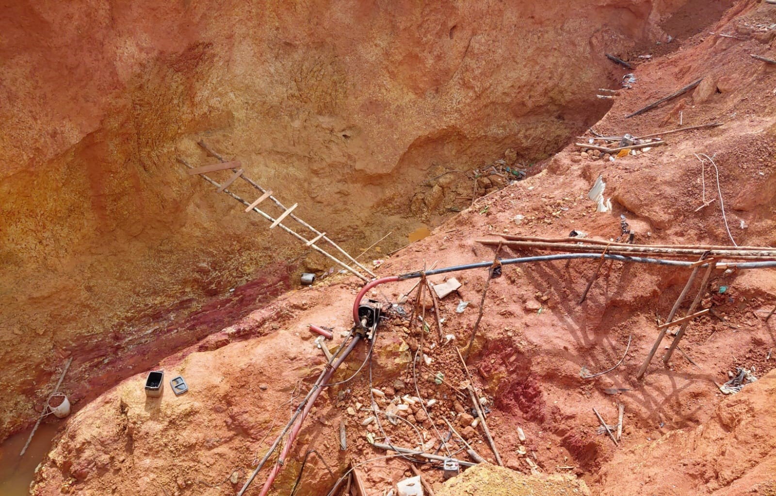 Garimpeiro morre soterrado após deslizamento de terra no interior do Amapá