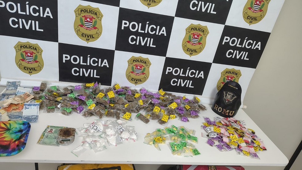 2 de 2
Pol&iacute;cia prende dupla suspeita de usar motoboys para entregar drogas em Botucatu (SP) &mdash; Foto: Divulga&ccedil;&atilde;o