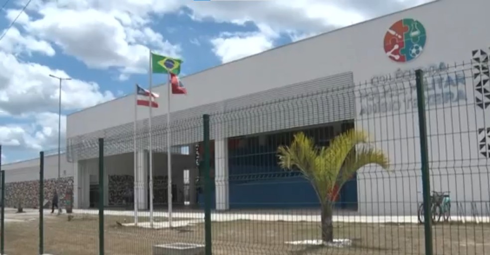 Caso aconteceu no Colégio da Polícia Militar de Teixeira de Freitas — Foto: Reprodução/TV Santa Cruz