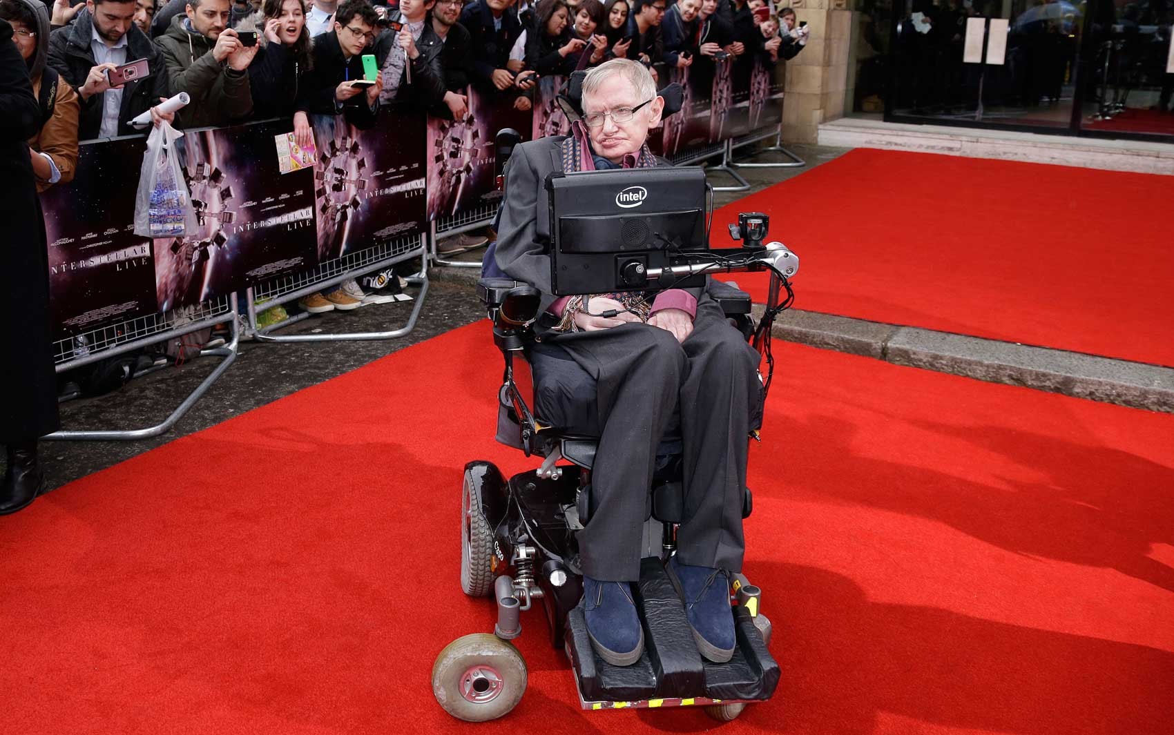Conheça a história de Stephen Hawking, a mente que desafiou o universo