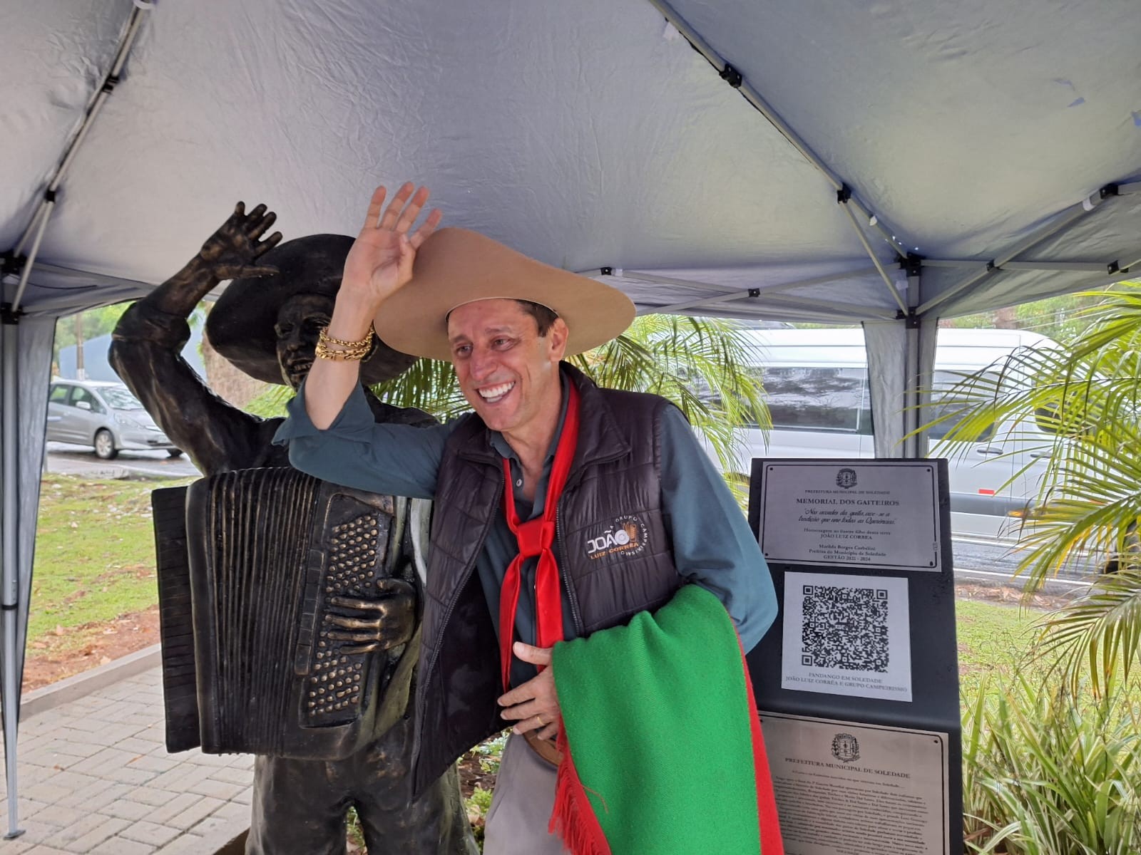 Estátua em homenagem a João Luiz Corrêa é inaugurada em Soledade