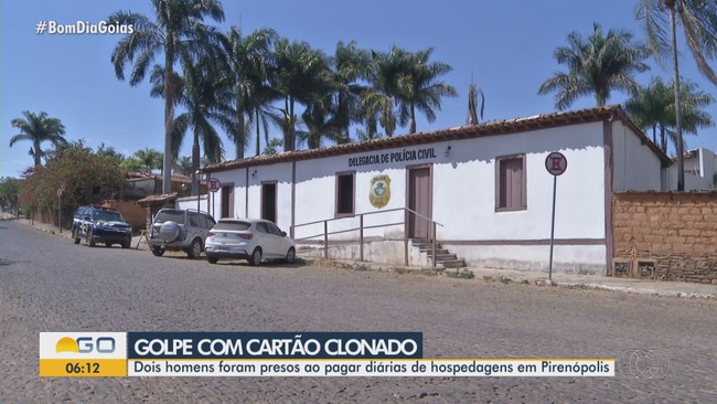 Duas pessoas so presas suspeitas de usarem cartes clonados para pagar hospedagens