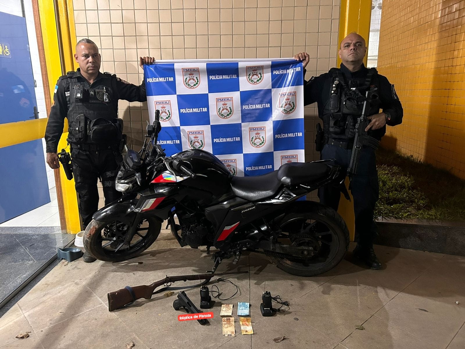 Suspeito é preso após PM encontrar espingarda e moto sem placa em Valença
