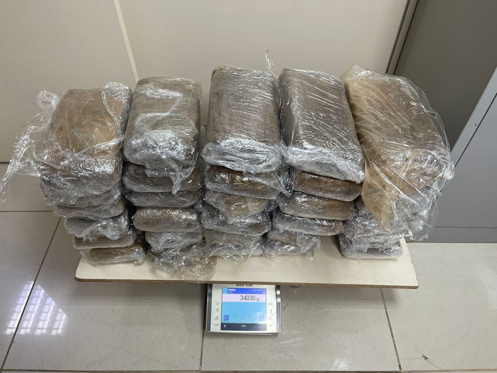 Homem é preso com mais de 30 kg de maconha no Aeroporto Internacional de Manaus